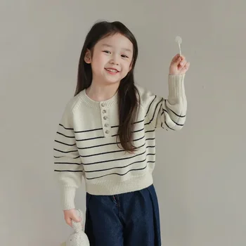 A lányok Gombot Csíkos Pulóver 2023 Őszi-Téli Új Divatos koreai Stílus Divat Alkalmi Kerek Nyak Gyerekek Egyszerű Póló